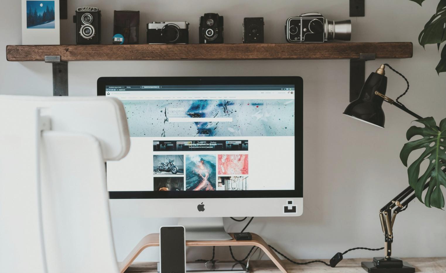 Equipo de plorivenathuq trabajando en estrategias financieras